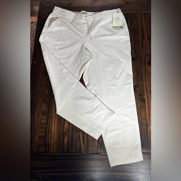 New Alpine mid rise trailblazer pant size‎ XXL. Color light khaki. - Picture 1 of 7
